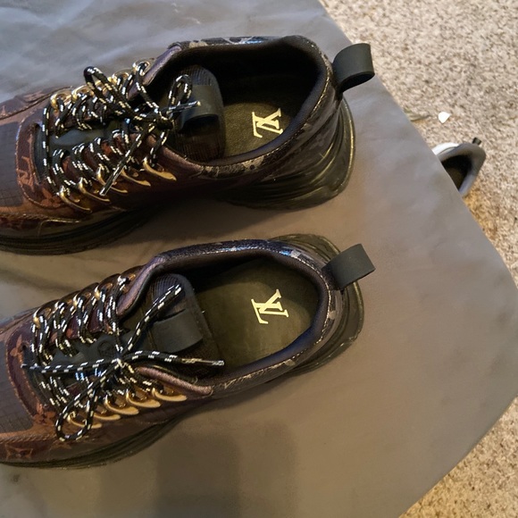 Louis vuttion sneakers - Picture 2 of 3